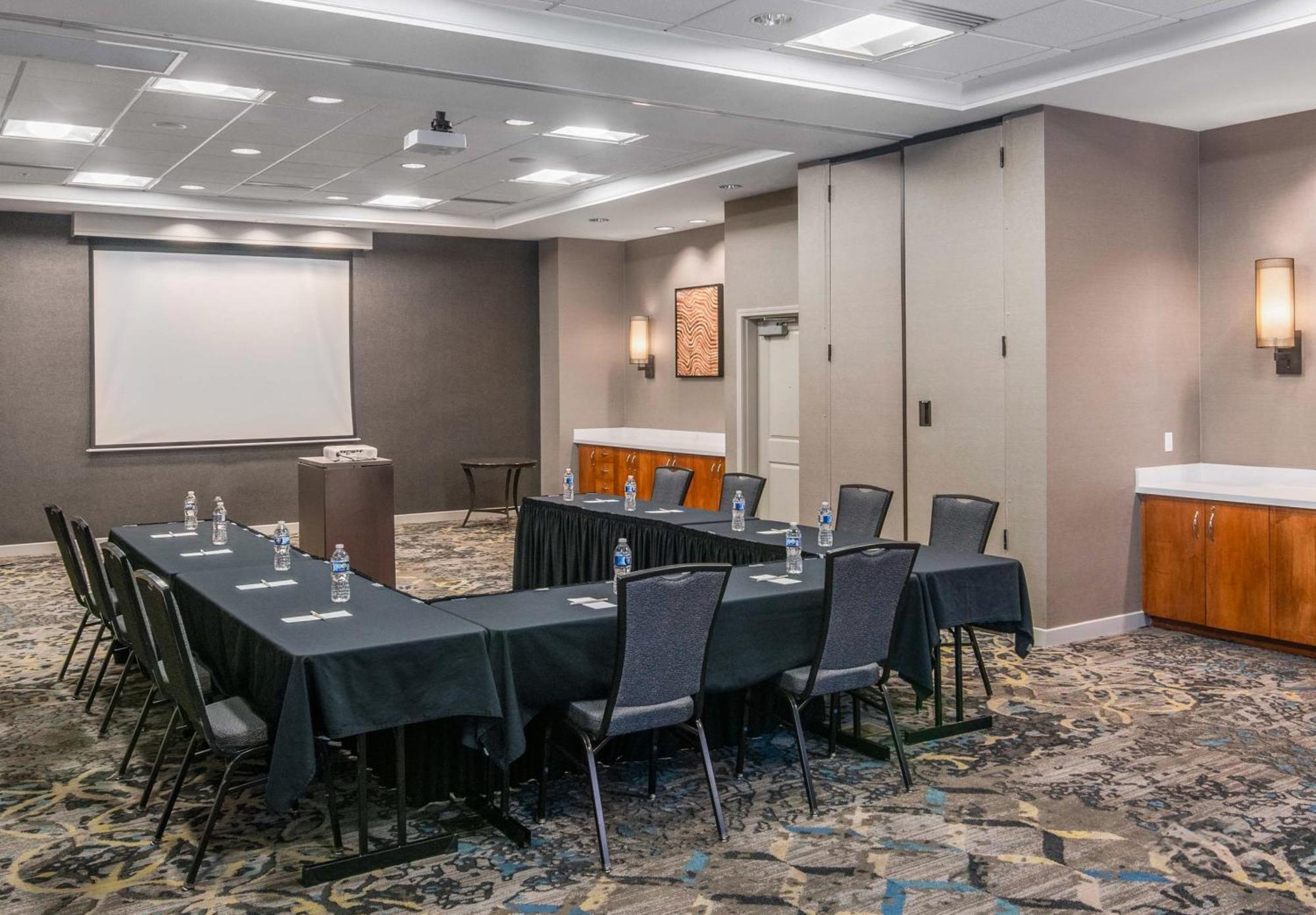 Phoenix Sports&entertainment District Hotel 3*